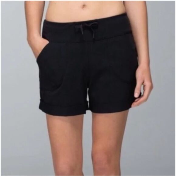 EUC Lululemon Black Cargo Safari Dance Studio Shorts 6 - Picture 1 of 4